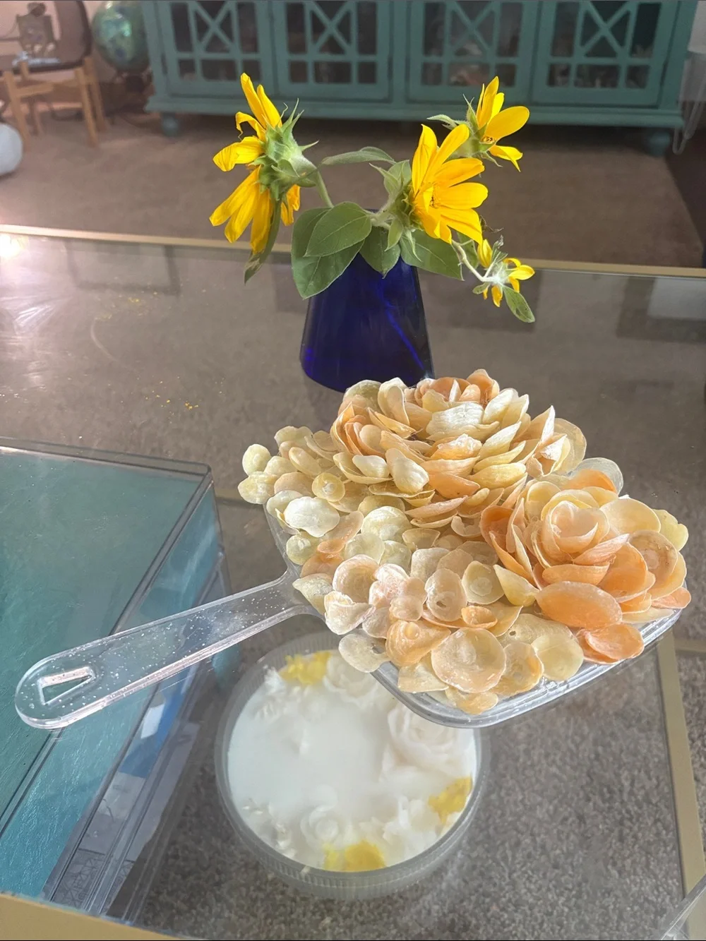 Handcrafted Shell Flower handheld mirror - Peach and Cream